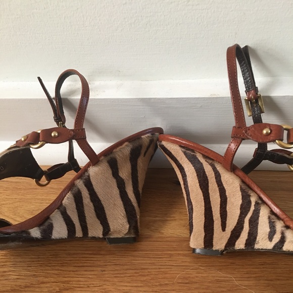 VALENTINO ZEBRA WEDGE SANDAL! - Picture 4 of 4